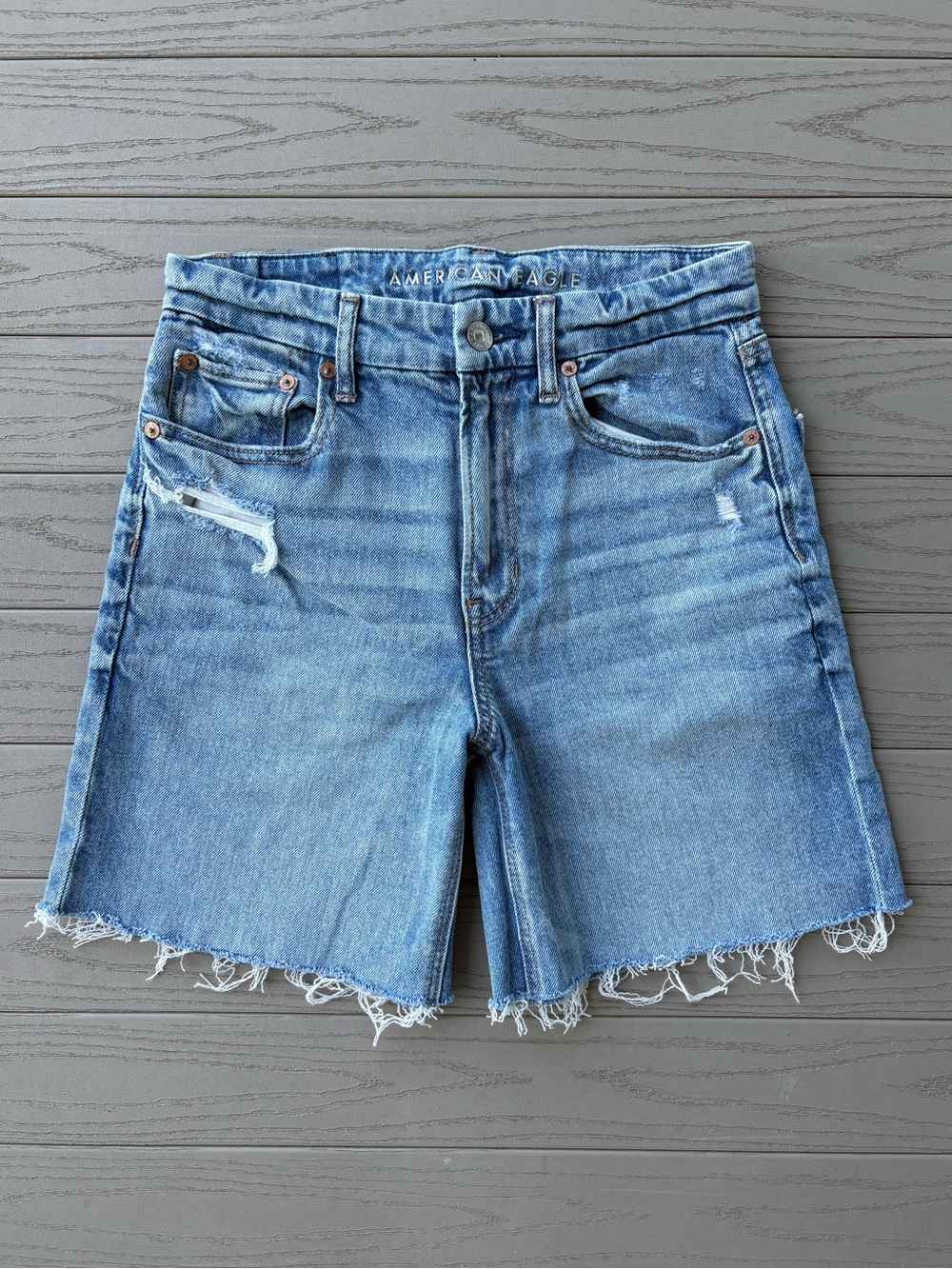 AEO Sz 2 LONG Curvy Super Hi Rise Straight Jean Shorts